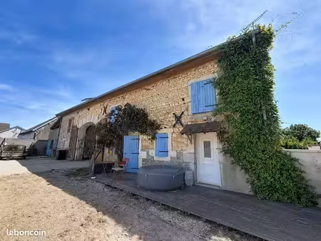ancien corps de ferme rénove