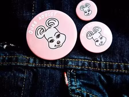 entreprise complète à reprendre – activité badges personnalisés + 74 000 de stock + machin