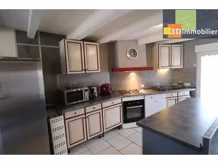 chaussin proche  vends grande et confortable maison de 9 pièces  7 chambres  sur un terrai