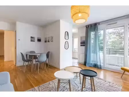 location appartement 4 pièces 77.3 m² à saint-genis-laval (69230)  1 075 €