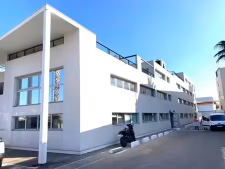 location bureaux 84 m²
