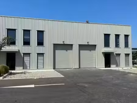 location commerce 486 m² à décines-charpieu (69150)
