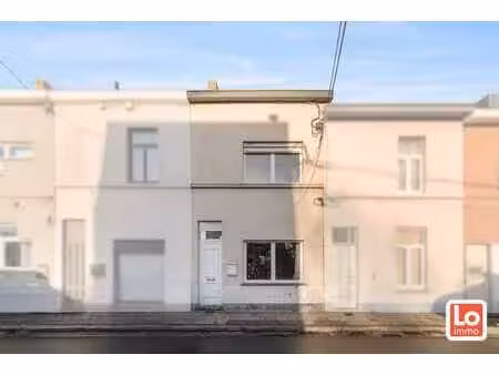 verkocht! ruime gesloten woning met stadstuintje op een s...