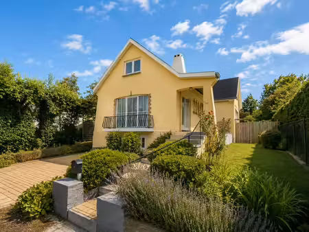 lumineuse villa 4 façades avec jardin (7a 22ca) – waterloo