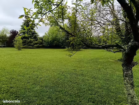 terrain à bâtir de 2500 m² à issigeac (24)