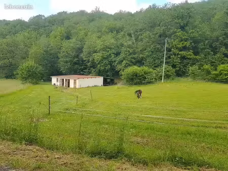 batiment 115 m2 sur 7870 m2 de terrain