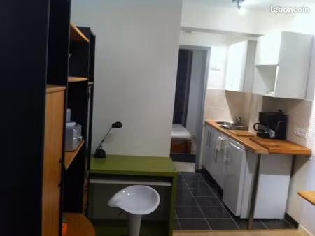 paris 19ᵉ – secrétan-buttes chaumont charmant 2 pièces de 21 m²+ 5 m² de cour privative au