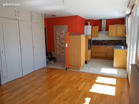 bel f2 lumineux avec balcons chamalières