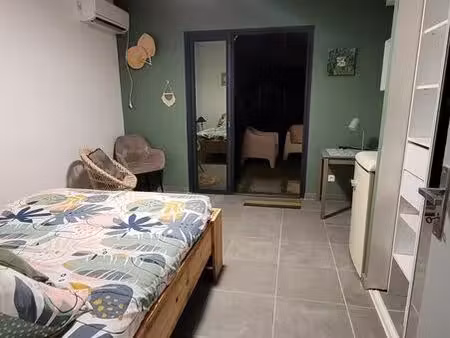joli t1 indépendant à la campagne en bas de villa avec jardin  5 mn du