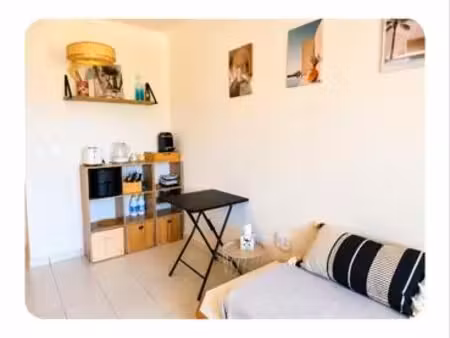 location studio meublé