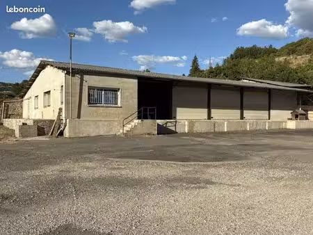 hangar  local dépôt 400m2