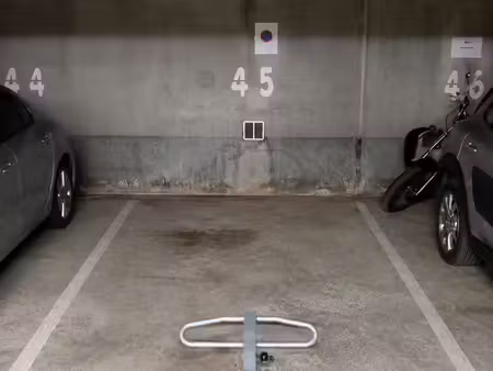 place de parking sécurisée en sous-sol – ville-la-grand – gare d'annemasse à 3 min à pied