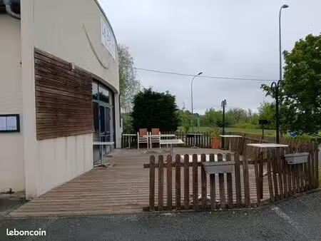 local commercial à louer face aquacap