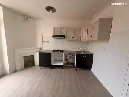 à louer – maison t5 avec garage et terrasse – blanzac-porcheresse