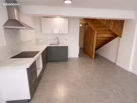 maison de ville rénovée • 79 m² • 2 chambres • eau comprise