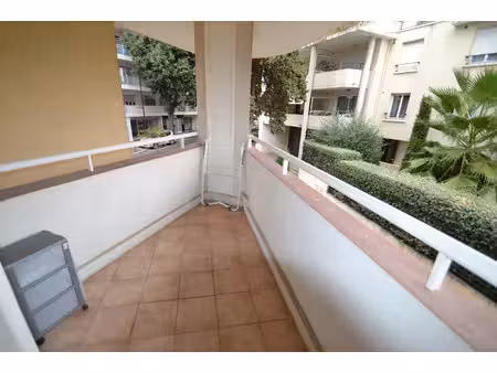 location meublée appartement 2 pièces 57 m² à juan les pins (06160)  1 060 €