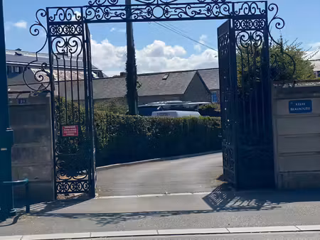 un t3 de 65m2 refait à neuf à 120m de la plage