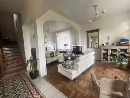 rare sur le secteur. une maison qui a traversé le siècle et qui n'attend plus que vos vali