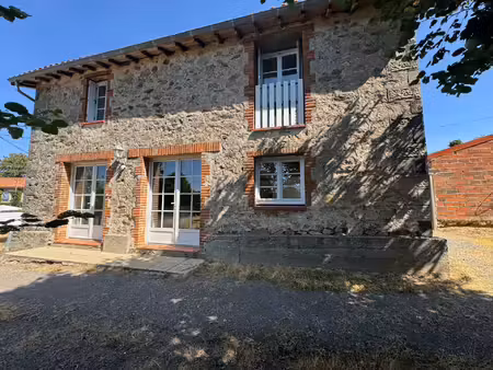 maison en pierre – 3 chambres – terrain clos de 1 143 m²