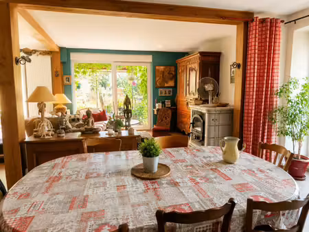 ancienne ferme rénovée avec 5 à 6 chambres