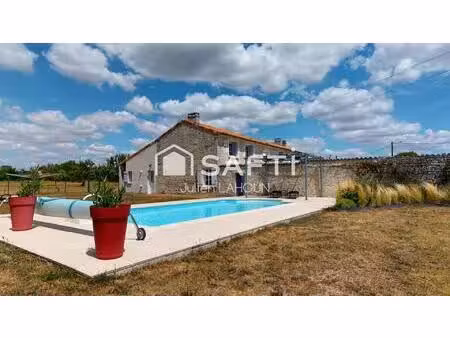maison charentaise rénovée avec piscine et dépendances
