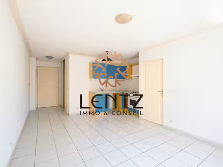 à louer – t2 avec balcon et parking privatif – résidence l