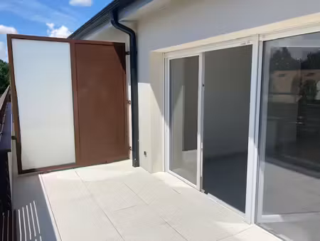 t3 parempuyre avec terrasse et une places de parking