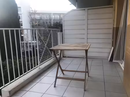 studio tres bon etat avec terasse et parking proche iae puyricard