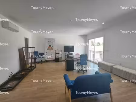 location bureaux 65 m²