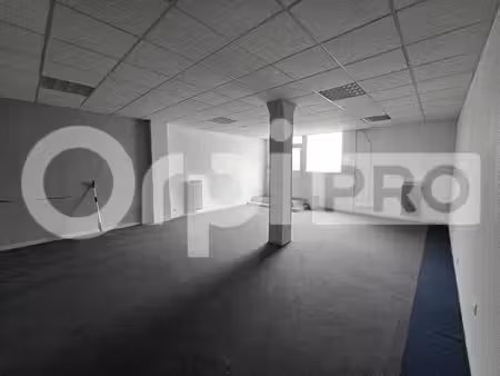 location bureaux montlucon 03100 131m²