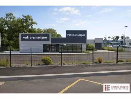 vente commerce la meziere 35520 660m²