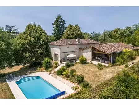 maison de campagne avec piscine et grange