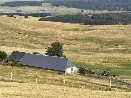 en exclusivité picherande  maison à rénover avec grange  écurie et vue sur le lac chauvet