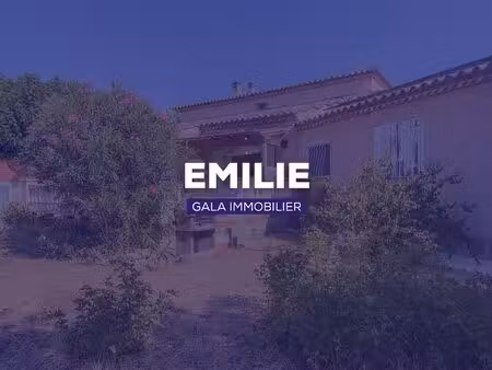 villa familiale de 227 m2 avec grand terrain et garage.
