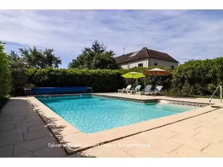 propriété de charme avec logement indépendant  piscine  sauna et 1 4 hectare de terrain