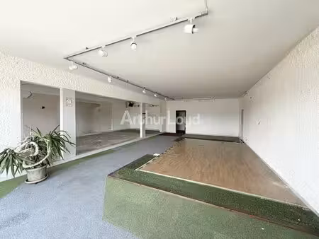location commerce cormontreuil 51350 166m²