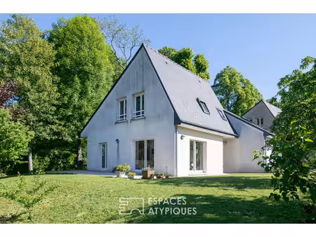 maison familiale avec un jardin au coeur d'un domaine calme et recherché