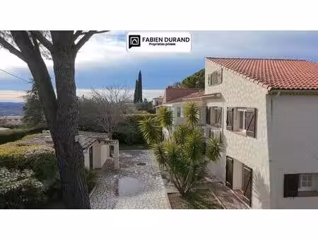 villa composée de 2 grands appartements indépendants