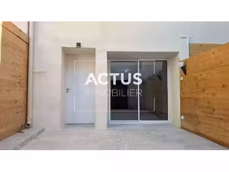 maison de village rénovée - 140 m² env. - cour - prestati