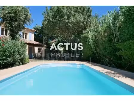 belle maison provençale avec piscine à eyguières