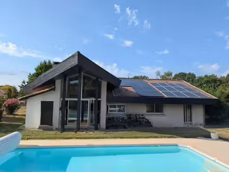 maison d'architecte avec piscine dans un quartier recherché