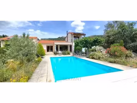 maison de caractère entièement rénovée avec gîte  chambre d'hôtes  piscine et revenus...