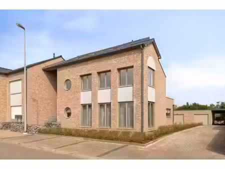 appartement te koop in lanaken met 3 slaapkamers