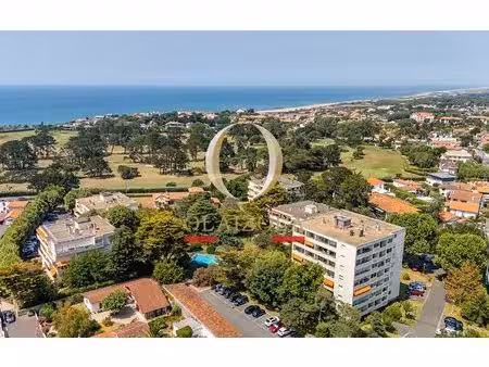 anglet - appartement t2 avec terrasse  cave et piscine à proximité des plages.