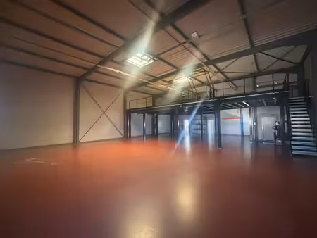 location local industriel 520 m² à ville-la-grand (74100)