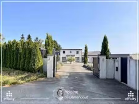 vente maison piscine à la gravelle (53410) : à vendre piscine / 250m² la gravelle