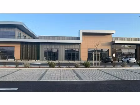 location commerce saint-denis-lès-bourg 01000 199m²
