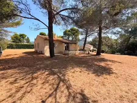 location villa 4 pièces 70.9 m² à aups (83630)  1 500 €