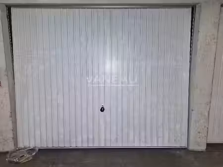 location parking 13 m² à paris 15ème (75015)  120 €