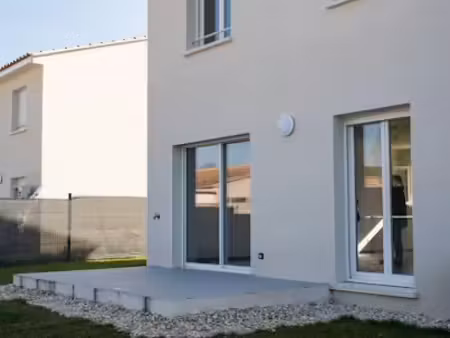 location maison 5 pièces 86 m² à cabannes (13440)  1 348 €